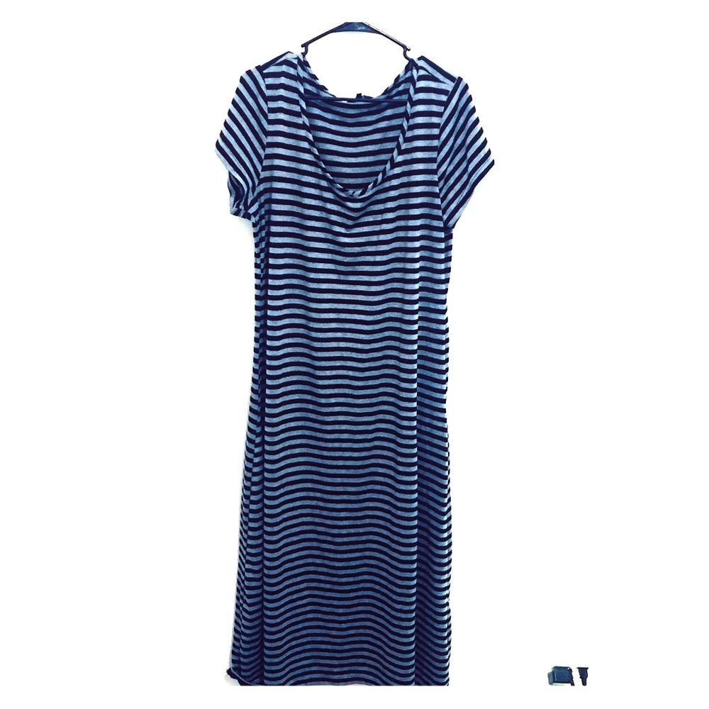 Adorable black/gray maxi dress with sleeves